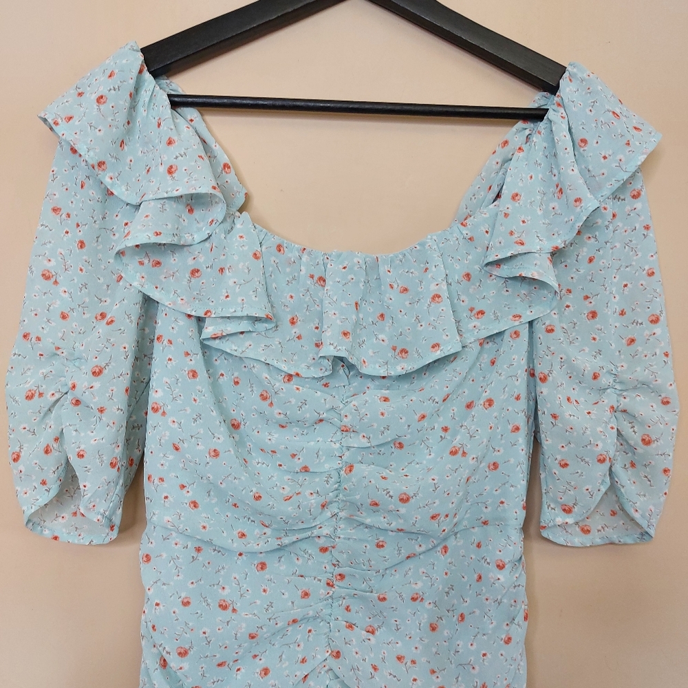Astr the label SHORT SLEEVE RUFFLE NECK RUCHED DRESS Size Small Blue Floral - Picture 8 of 11